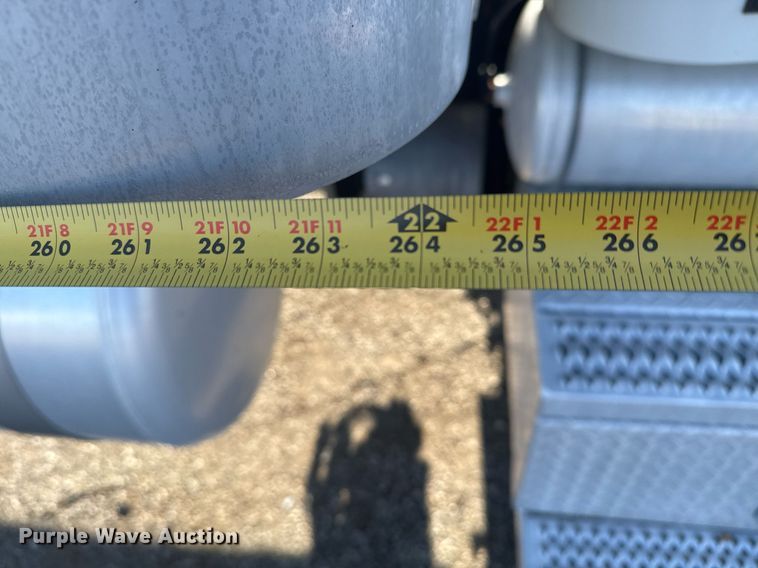 image for item EG2229 2006 Peterbilt 335 box truck