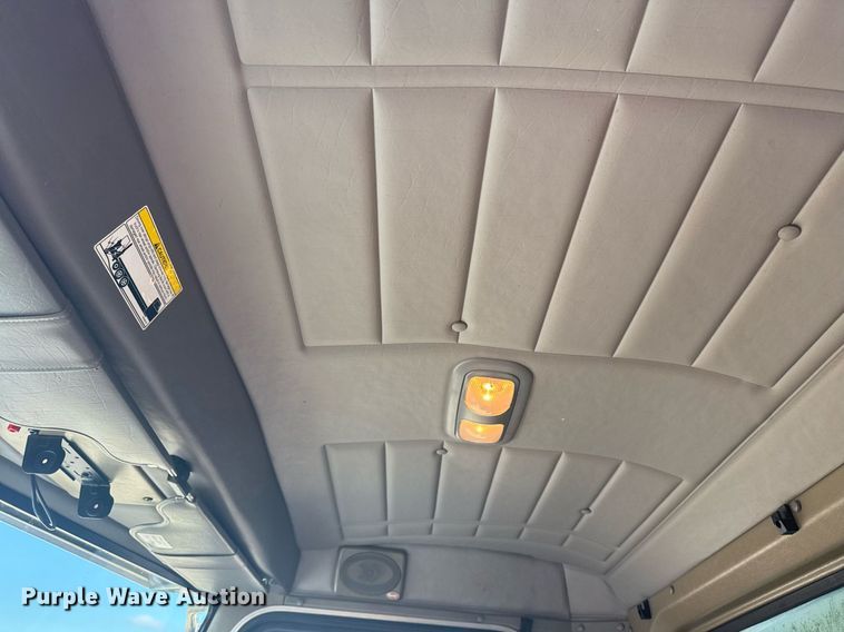 image for item EG2229 2006 Peterbilt 335 box truck