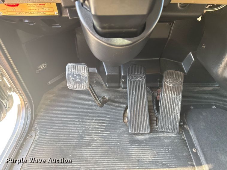 image for item EG2229 2006 Peterbilt 335 box truck