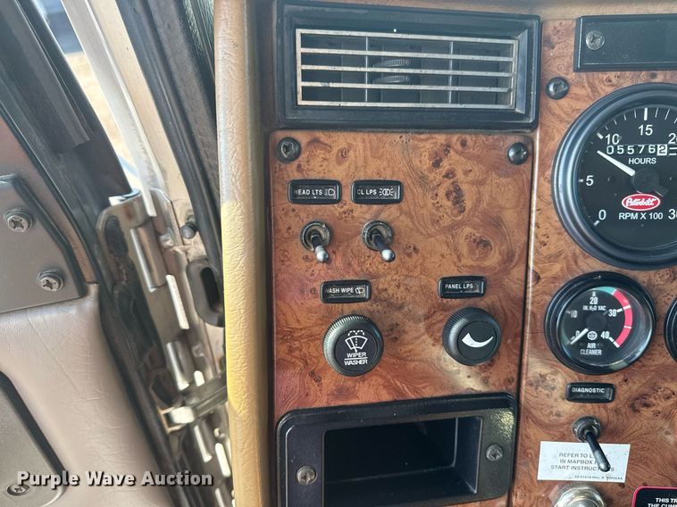 image for item EG2229 2006 Peterbilt 335 box truck