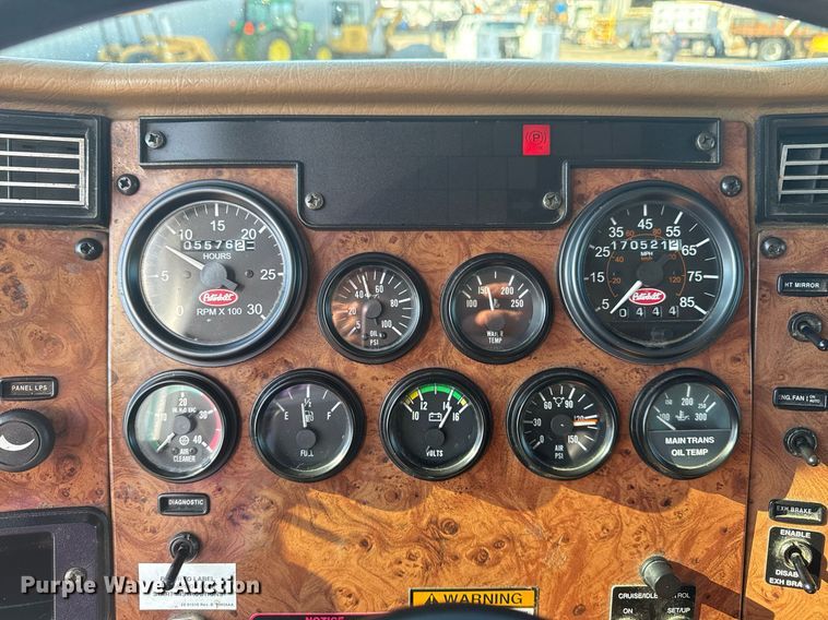 image for item EG2229 2006 Peterbilt 335 box truck