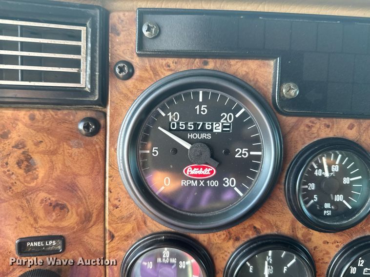 image for item EG2229 2006 Peterbilt 335 box truck