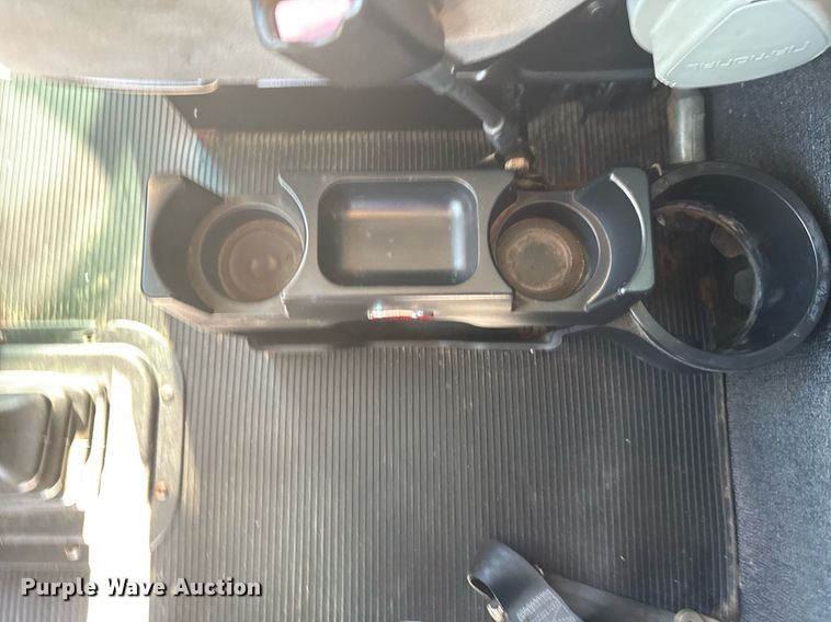 image for item EG2229 2006 Peterbilt 335 box truck