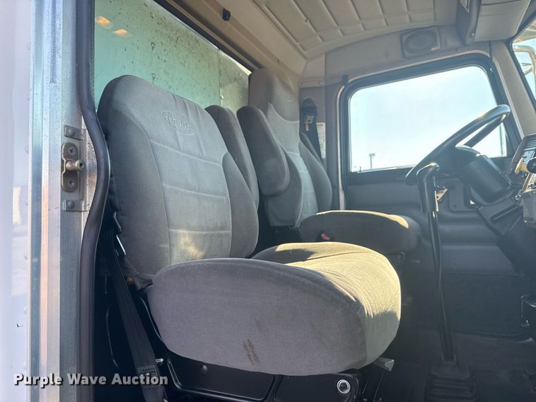 image for item EG2229 2006 Peterbilt 335 box truck