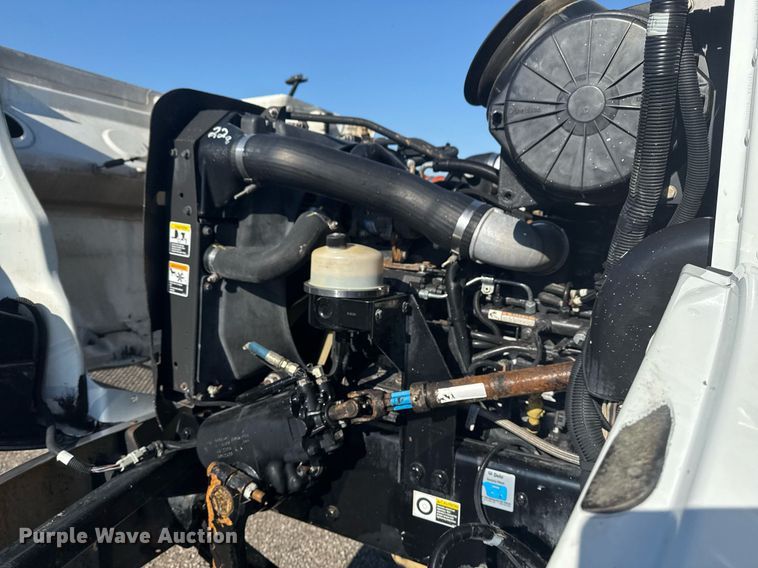 image for item EG2229 2006 Peterbilt 335 box truck