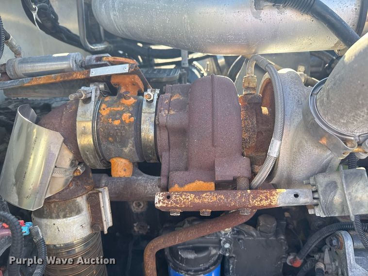 image for item EG2229 2006 Peterbilt 335 box truck