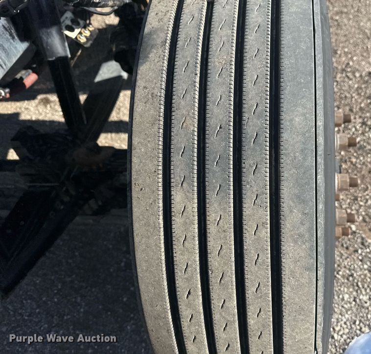 image for item EG2229 2006 Peterbilt 335 box truck