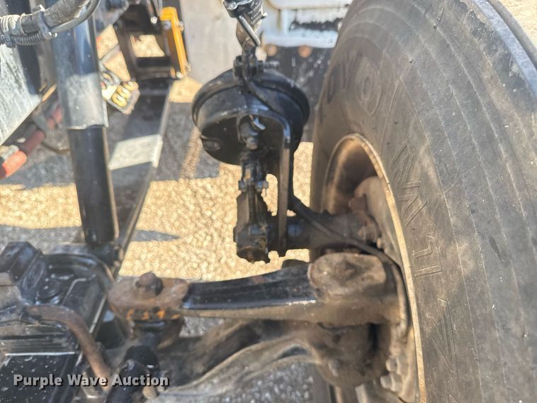 image for item EG2229 2006 Peterbilt 335 box truck