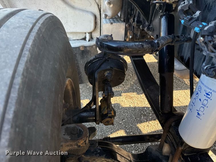 image for item EG2229 2006 Peterbilt 335 box truck