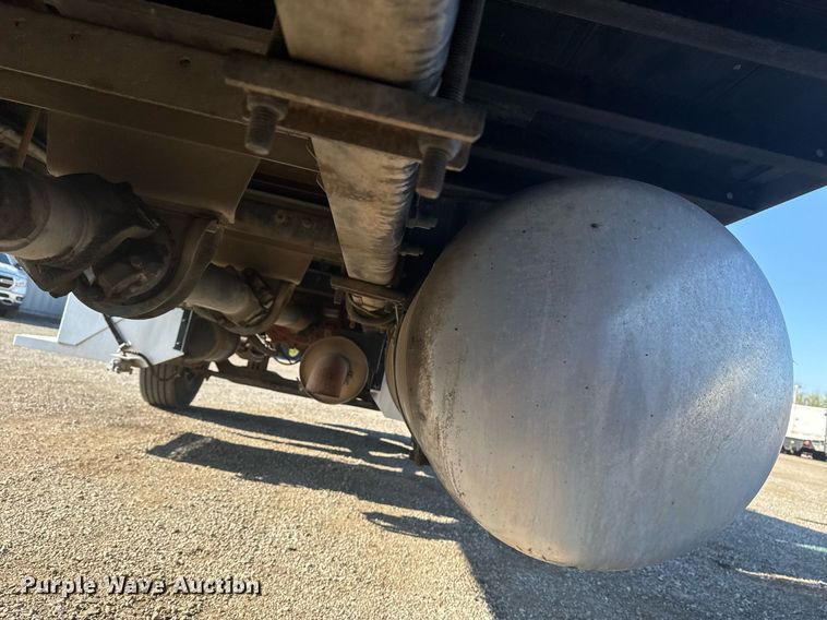 image for item EG2229 2006 Peterbilt 335 box truck