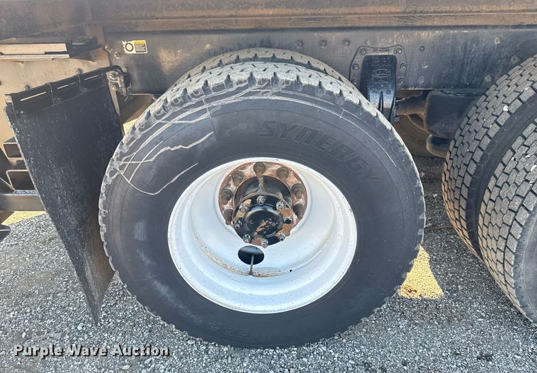 image for item EG2229 2006 Peterbilt 335 box truck