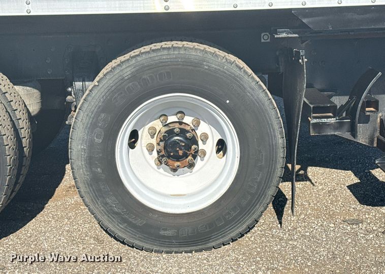 image for item EG2229 2006 Peterbilt 335 box truck