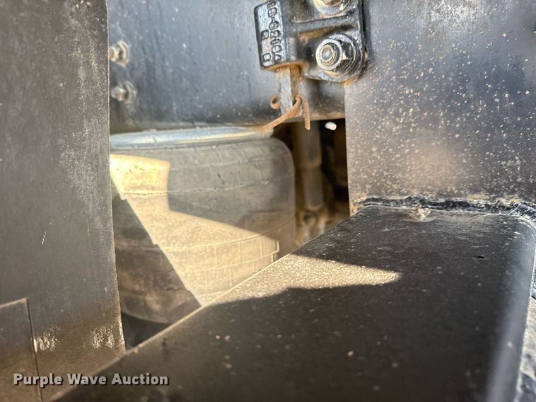 image for item EG2229 2006 Peterbilt 335 box truck