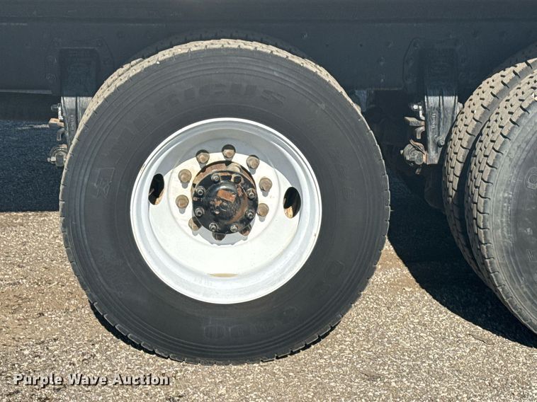 image for item EG2229 2006 Peterbilt 335 box truck