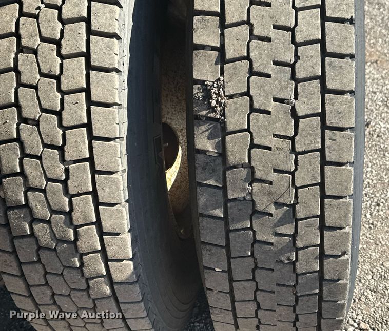 image for item EG2229 2006 Peterbilt 335 box truck