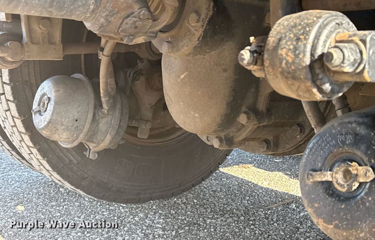 image for item EG2229 2006 Peterbilt 335 box truck