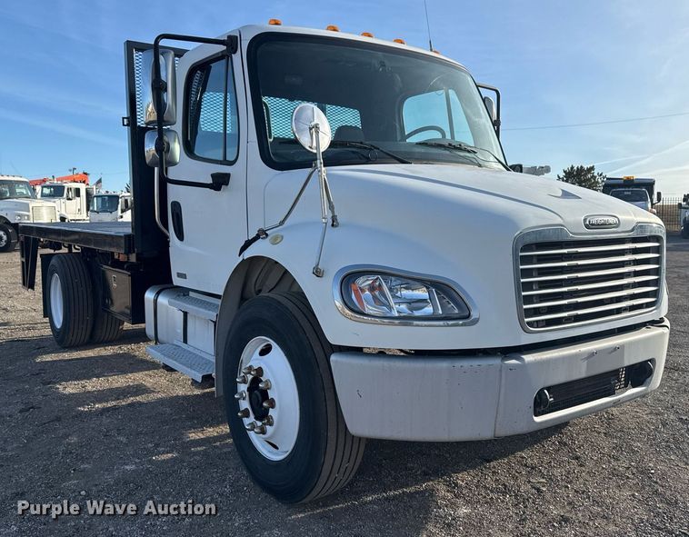 image for item EG2348 2004 Freightliner Business Class M2 flatbed truck