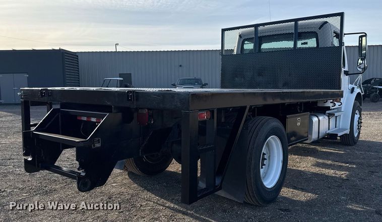 image for item EG2348 2004 Freightliner Business Class M2 flatbed truck