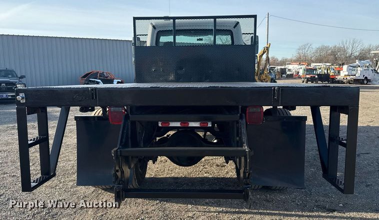 image for item EG2348 2004 Freightliner Business Class M2 flatbed truck