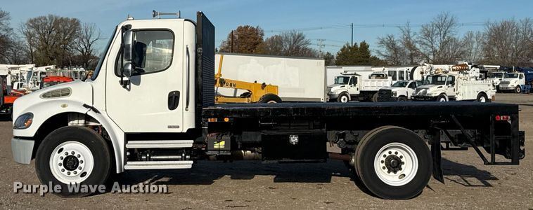 image for item EG2348 2004 Freightliner Business Class M2 flatbed truck