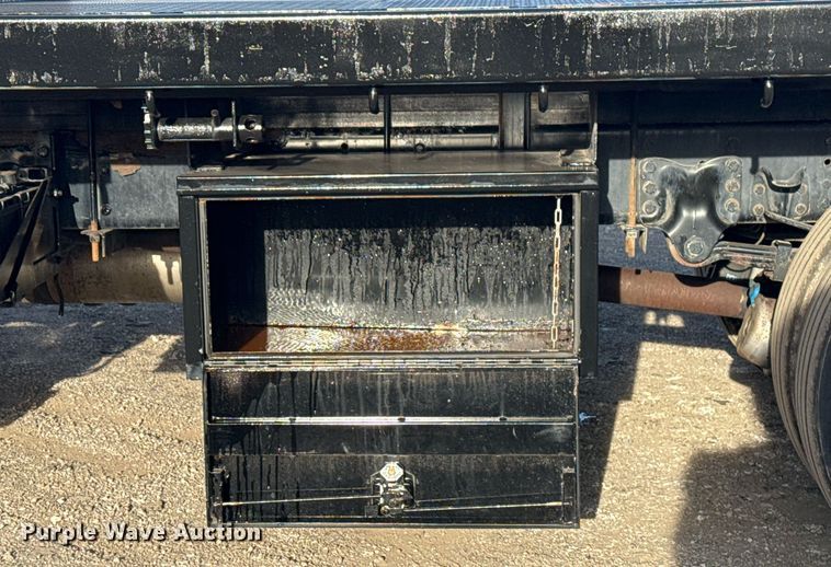 image for item EG2348 2004 Freightliner Business Class M2 flatbed truck