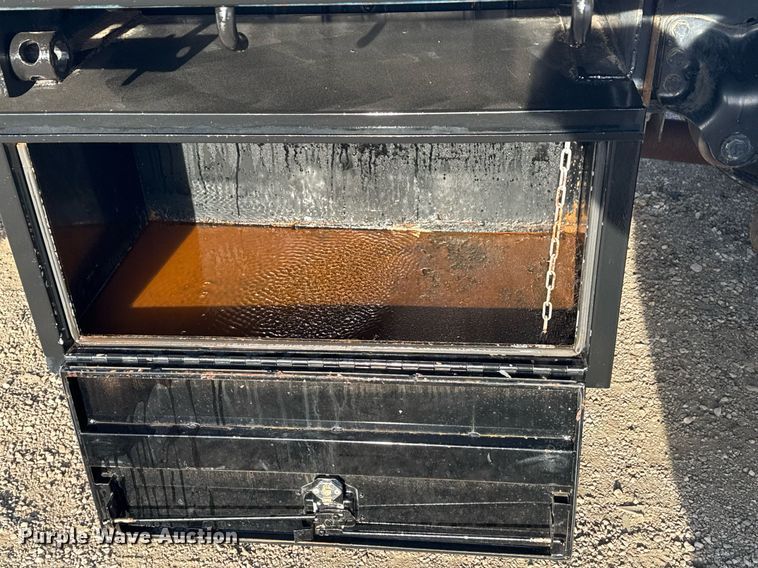 image for item EG2348 2004 Freightliner Business Class M2 flatbed truck