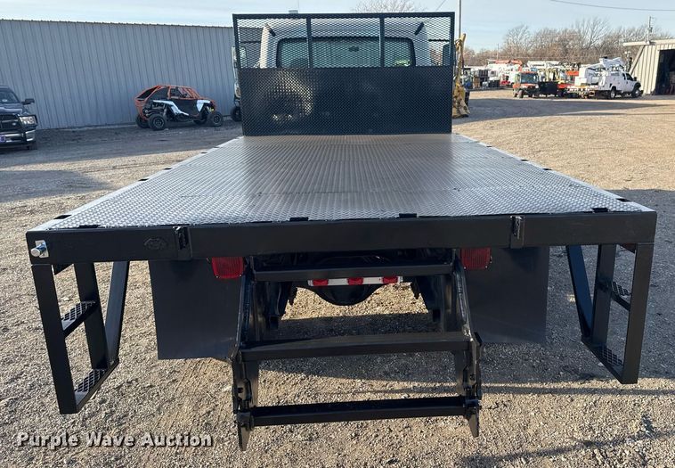 image for item EG2348 2004 Freightliner Business Class M2 flatbed truck