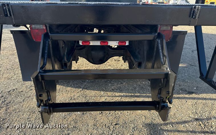 image for item EG2348 2004 Freightliner Business Class M2 flatbed truck