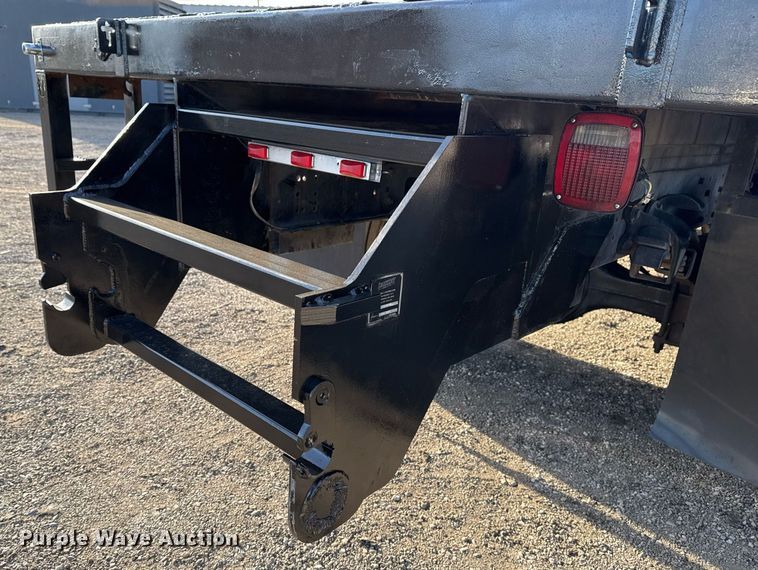 image for item EG2348 2004 Freightliner Business Class M2 flatbed truck