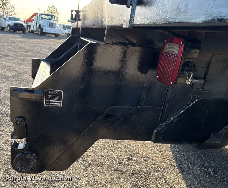 image for item EG2348 2004 Freightliner Business Class M2 flatbed truck