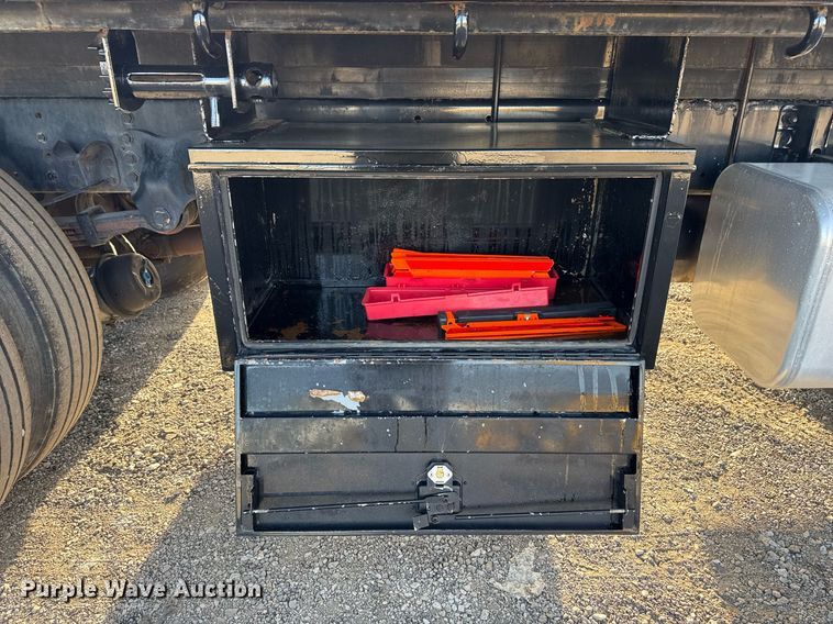 image for item EG2348 2004 Freightliner Business Class M2 flatbed truck