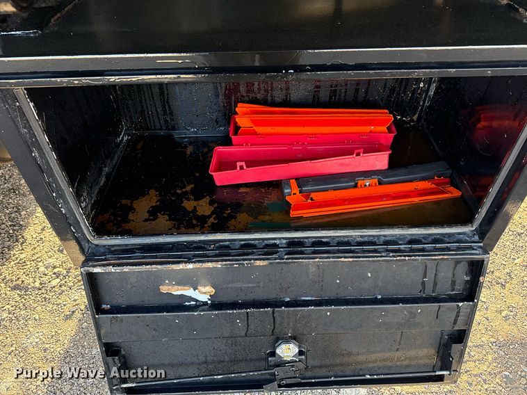 image for item EG2348 2004 Freightliner Business Class M2 flatbed truck