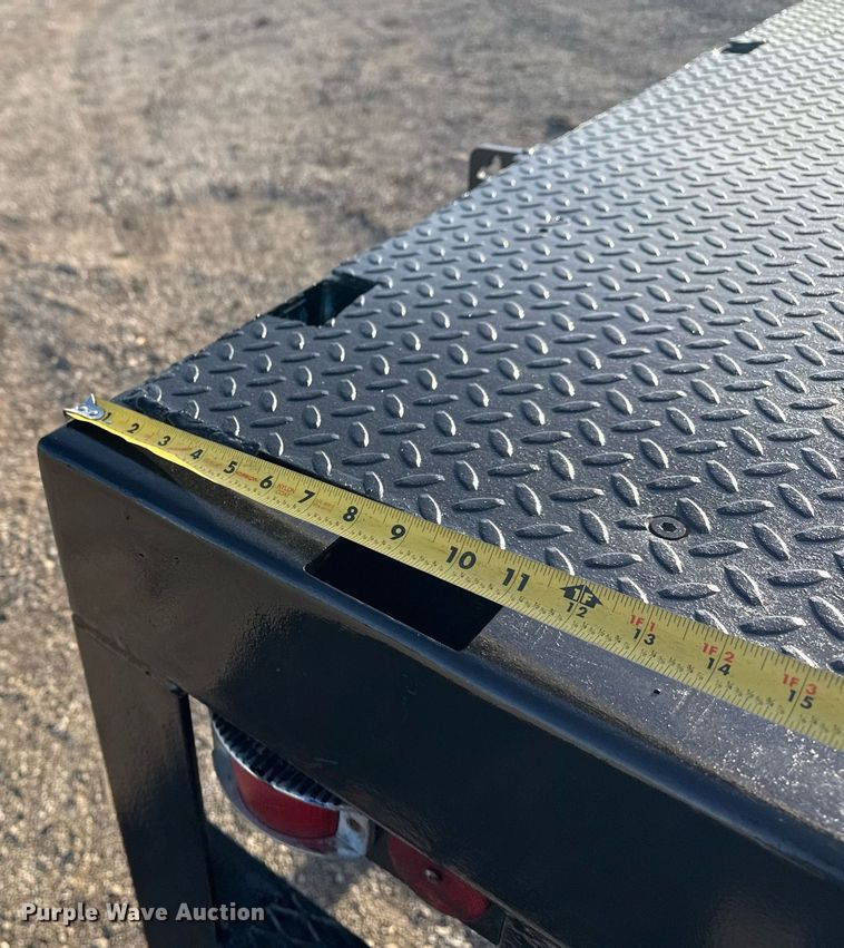 image for item EG2348 2004 Freightliner Business Class M2 flatbed truck