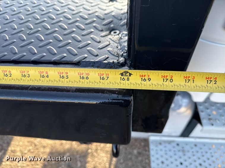 image for item EG2348 2004 Freightliner Business Class M2 flatbed truck