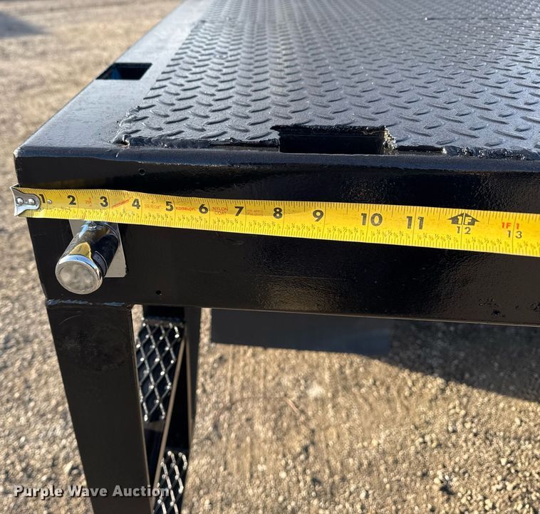 image for item EG2348 2004 Freightliner Business Class M2 flatbed truck