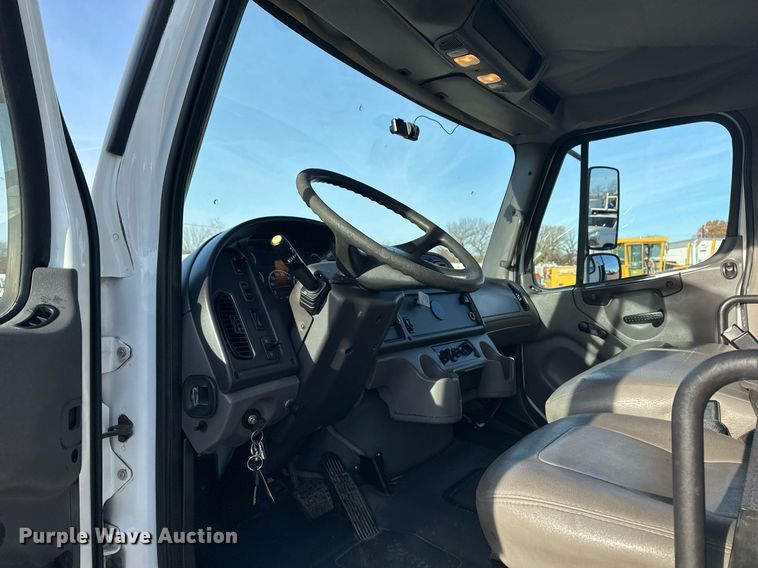 image for item EG2348 2004 Freightliner Business Class M2 flatbed truck