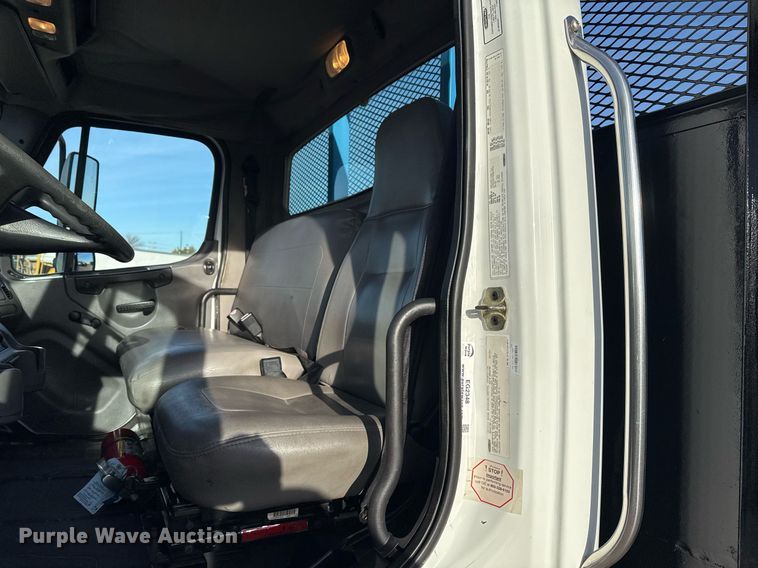 image for item EG2348 2004 Freightliner Business Class M2 flatbed truck