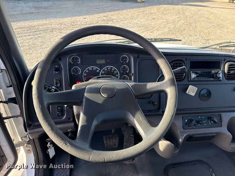 image for item EG2348 2004 Freightliner Business Class M2 flatbed truck