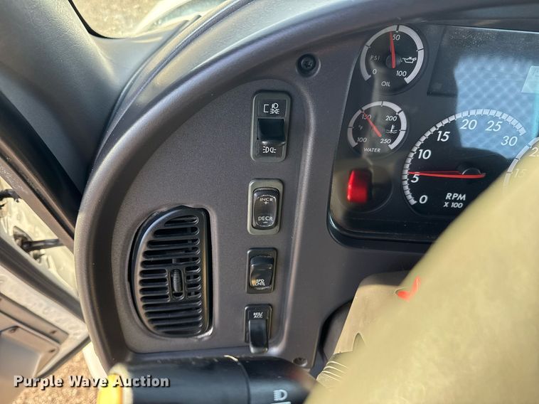 image for item EG2348 2004 Freightliner Business Class M2 flatbed truck