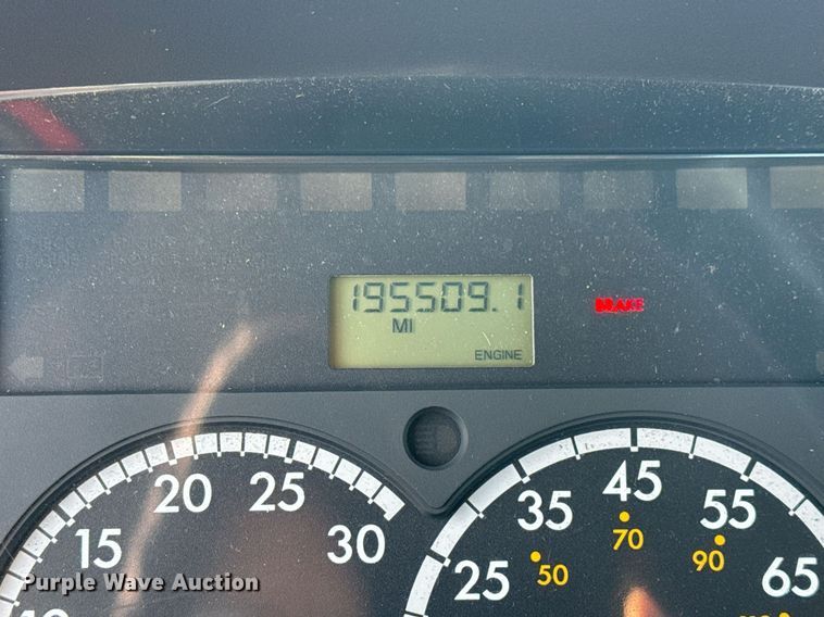 image for item EG2348 2004 Freightliner Business Class M2 flatbed truck