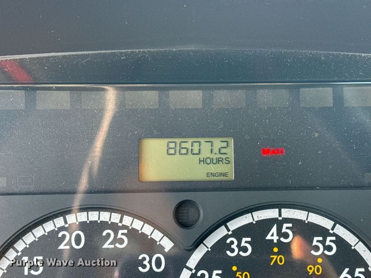 image for item EG2348 2004 Freightliner Business Class M2 flatbed truck