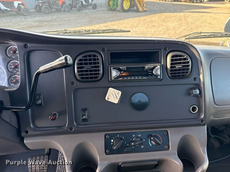 image for item EG2348 2004 Freightliner Business Class M2 flatbed truck