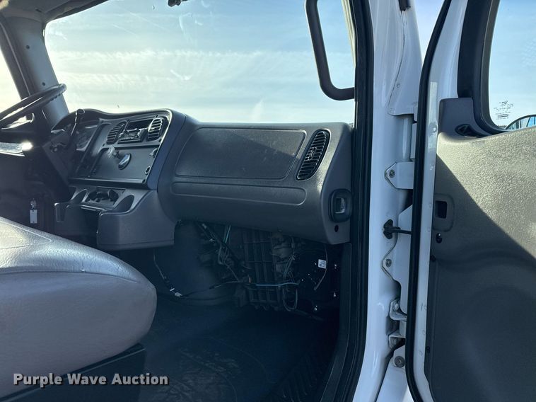 image for item EG2348 2004 Freightliner Business Class M2 flatbed truck