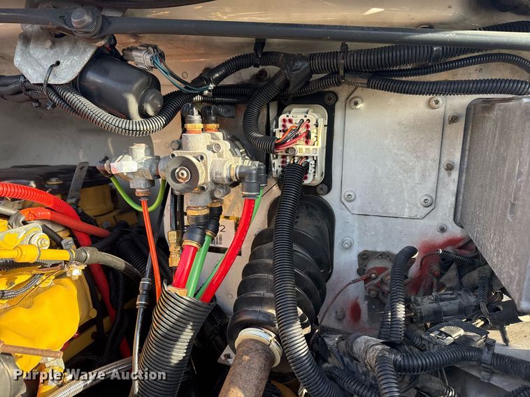 image for item EG2348 2004 Freightliner Business Class M2 flatbed truck