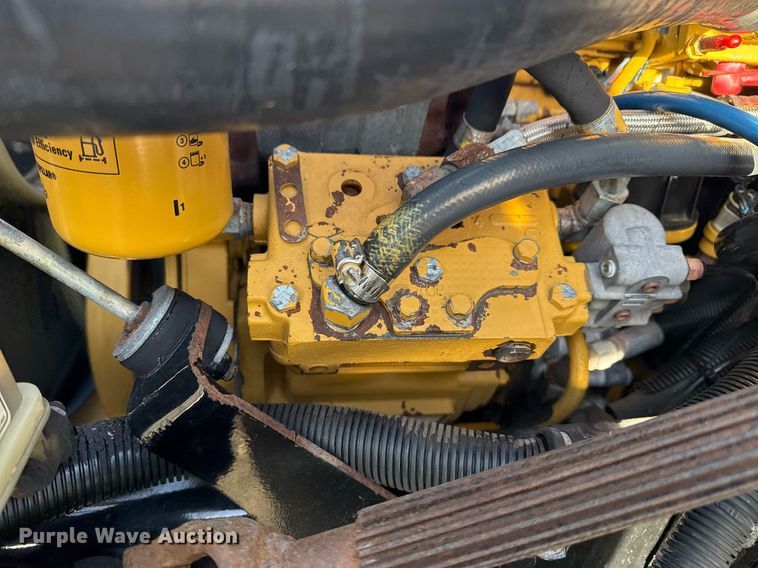 image for item EG2348 2004 Freightliner Business Class M2 flatbed truck