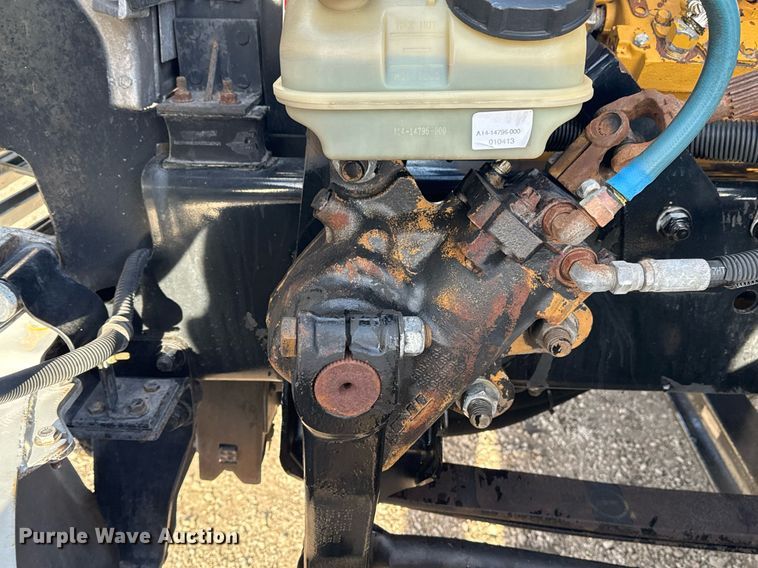 image for item EG2348 2004 Freightliner Business Class M2 flatbed truck