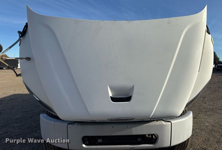 image for item EG2348 2004 Freightliner Business Class M2 flatbed truck