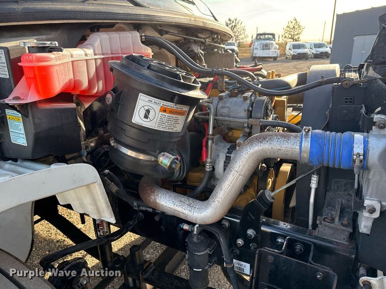 image for item EG2348 2004 Freightliner Business Class M2 flatbed truck