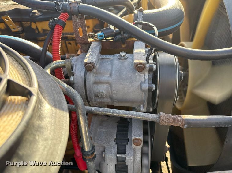 image for item EG2348 2004 Freightliner Business Class M2 flatbed truck