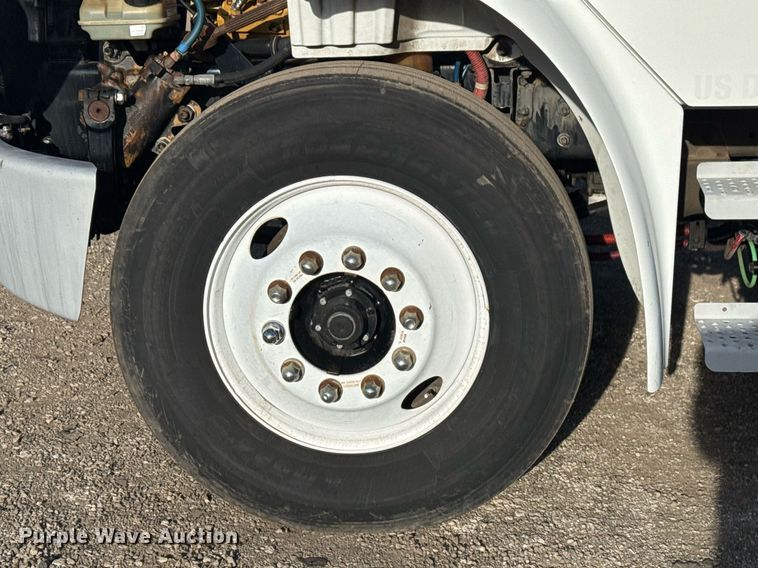 image for item EG2348 2004 Freightliner Business Class M2 flatbed truck